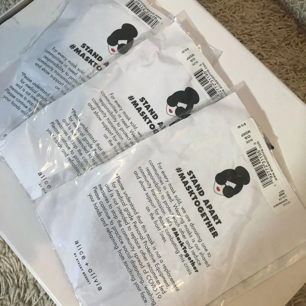 Alice+Olivia face mask pack of 3 - Picture 4 of 5
